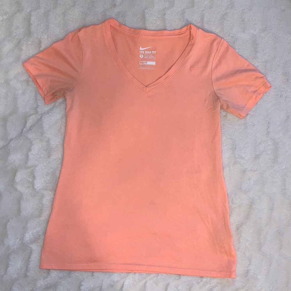 Nike Tee V Neck in Orange Cream